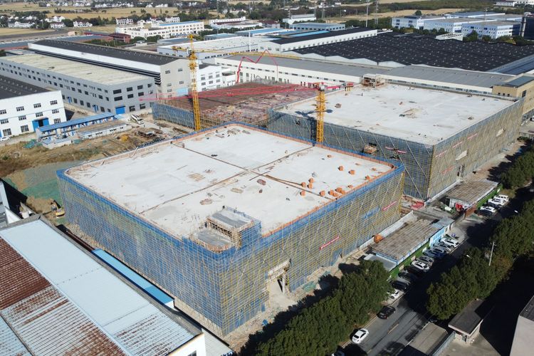 世銳通模具車(chē)間